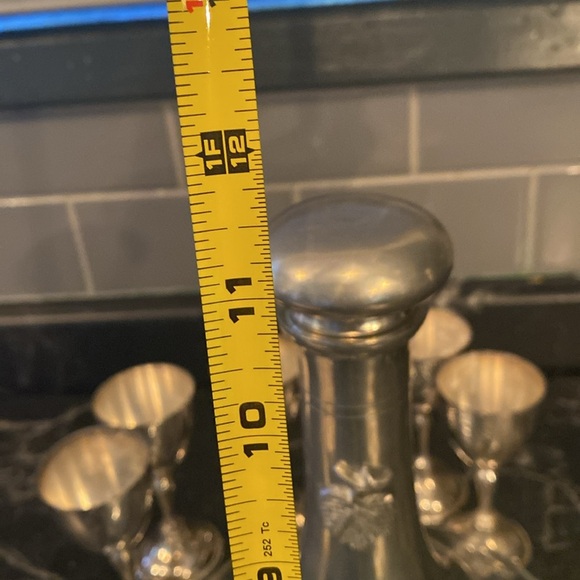 Vintage Decanter with 6 wine  glasses. - Picture 15 of 16